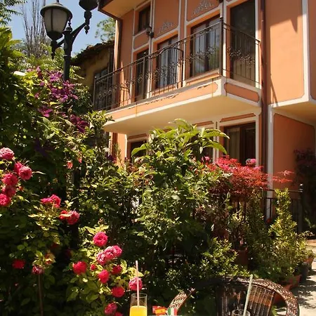 Alafrangite Szálloda 3*