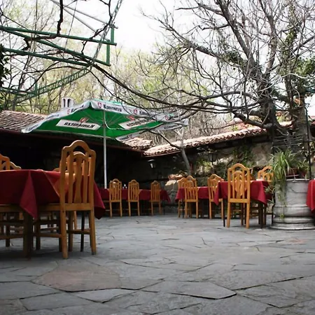 Hotel Alafrangite 3*