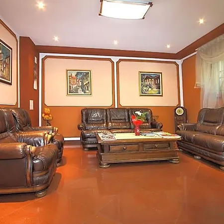 Hotel Alafrangite 3*